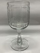 Rødvin Erindringsglas 
Tekst Til Lykke.
Højde 15,8 cm.