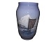 Antik K 
presents: 
Royal 
Copenhagen
Large vase 
with sailboat