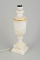 L'Art præsenterer: Italiensk alabaster bordlampe, midten af 1900-tallet.