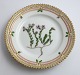 Lundin Antique 
præsenterer: 
Royal 
Copenhagen, 
Flora Danica. 
Kage tallerken. 
Design #3552. 
Diameter 14,5 
cm. (1 ...