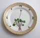 Lundin Antique 
præsenterer: 
Royal 
Copenhagen, 
Flora Danica. 
Kage tallerken. 
Design #3552. 
Diameter 14,5 
cm. (1 ...