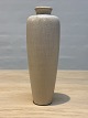Tage Henriksen Antikviteter præsenterer: Saxbo vase med hvid glasur. Sign E R. H 17 cm. kr 4200,-