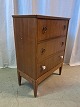 Antik Pjot præsenterer: Lille kommode Kr. 450,-