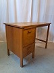 Antik Pjot præsenterer: Lille skrivebord Kr. 850,-