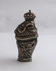 Lundin Antique presents: Martin Hinrich Petersen, Haderslev (1784-1824). Silver vinaigrette. Height 9 cm.