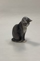 Danam Antik præsenterer: Royal Copenhagen Mini Collection Siddende Kat No. 687