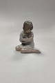Danam Antik præsenterer: Royal Copenhagen Figur Pige med Dukke No. 1938