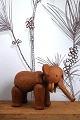 K&Co. præsenterer: Gammel Kay Bojesen elefant i egetræ med en rigtig fin gammel patina...