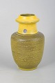 L'Art præsenterer: Mari Simmulson for Upsala-Ekeby, vase.