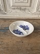 Karstens Antik præsenterer: Royal Copenhagen Blå Blomst fletter asiet No. 8255