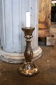 K&Co. præsenterer: Antik , 1800 tals lysestage i fattigmandssølv med fin gammel patina.Højde: 27,5cm...