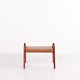 Osted Antik & Design præsenterer: Skammel i Teak med Lædersæde Vilhelm Lauritzen Fritz Hansen ca. 1945