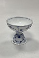 Danam Antik præsenterer: Royal Copenhagen Musselmalet Riflet Dobbelt Æggebæger No. 301