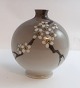 Lundin Antique præsenterer: Bing & Grøndahl. Vase. Model 175/5257. Højde 12,5 cm. (3 sortering)