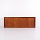 Osted Antik & Design præsenterer: Edmund Jørgensen Skænk i Teak med Skydelåger, 1960’erne