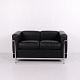 Osted Antik & Design præsenterer: LC2 2 Personers Sofa i Sort Læder og Forkromet Stål for Cassina
