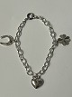 Armbånd med charms i sølv.Længde 15,7 cm.