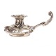 Aabenraa Antikvitetshandel præsenterer: Kammerstage udført i sølv af A. Michelsen, København, 1891. H: 5,4cm. ...