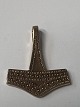 Antik Huset præsenterer: Thors hammer, vedhæng i 8 Kt. guld.Højde 2,1 cm.