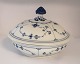 Lundin Antique præsenterer: Royal Copenhagen. Musselmalet, riflet. Rundt lågfad. Model 397. Diameter 23 cm. (1 ...