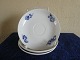 Antikkram præsenterer: Blå Blomst Flettet porcelæn. Sæt á 3 underkopper nr. 8041 fra 1898-1923 til kaffekopperne.