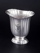 L'Art præsenterer: Svensk klassicistisk vase i tin.