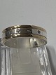 Antik Huset præsenterer: Vielsesring i sølv og guld skinner med tre Diamanter.Størrelse 60.