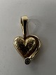 Antik Huset præsenterer: 14 karat guld. Hjerte med indlagt diamant.Charms / Vedhæng.Højde 1,8 cm.