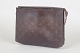L'Art præsenterer: Louis Vuitton pochette.