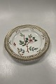 Danam Antik præsenterer: Royal Copenhagen Privat Malet Flora Danica Frugttallerken No. 3554