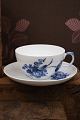 K&Co. præsenterer: Royal Copenhagen , Blå Blomst Svejfet stor tekop.RC# 10/1550. og 084...