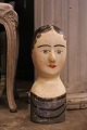 K&Co. præsenterer: Dekorativt , antikt fransk paryk hoved ( Millinerey head ) fra 1800 tallet i bemalet pap-maché