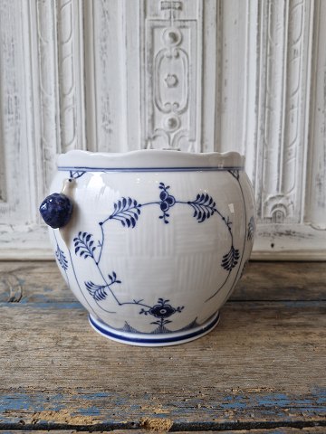 Royal Copenhagen Musselmalet riflet urtepotteskjuler 
no. 126