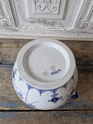 Royal Copenhagen Musselmalet riflet urtepotteskjuler 
no. 126