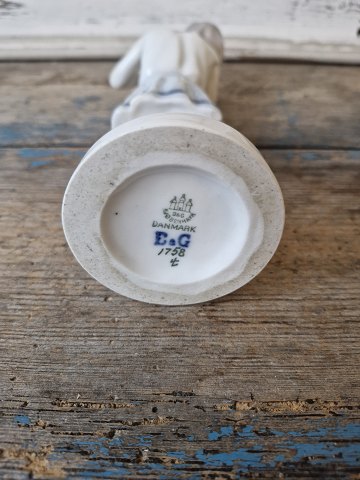 B&G sjælden Art Nouveau figur, pige der fletter hår no. 1758