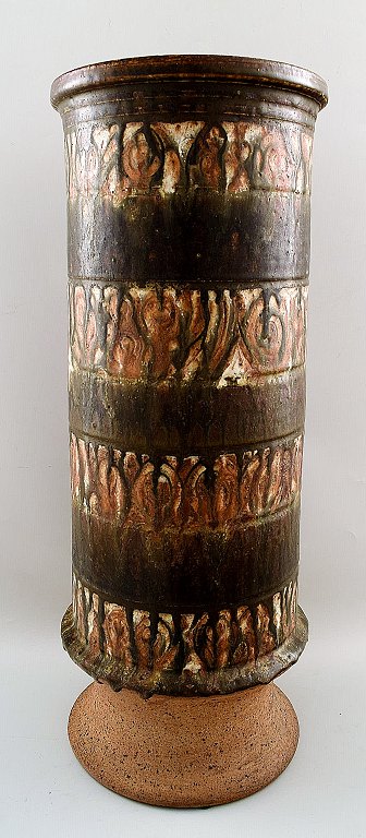 Rabiusla Herrliber, Swiss ceramist, monumental floor vase.
