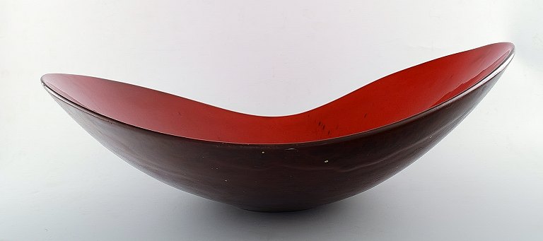 Hans Hedberg (1917-2007) svensk keramiker.
Unika meget stort keramikfad  fra Hedberg´s eget værksted i Biot, Sydfrankrig, 
ca. 1960´erne.