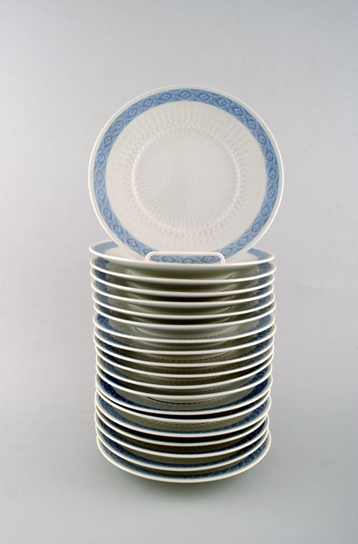 14 plates. Royal Copenhagen Blue fan, flat plates.
