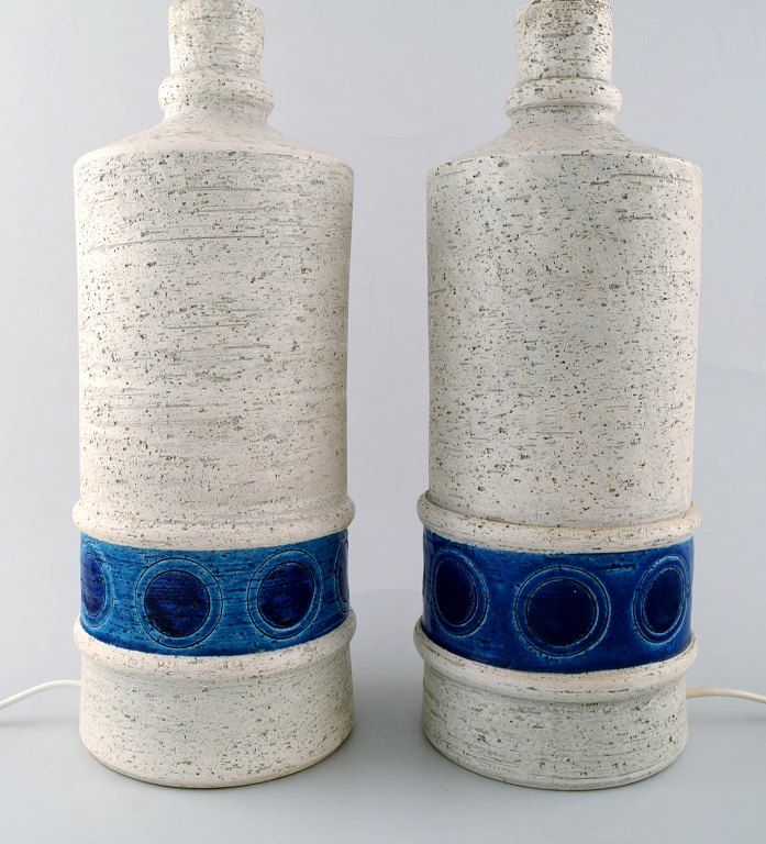 Bitossi, Rimini-blå, et par bordlamper i keramik, designet af Aldo Londi.
