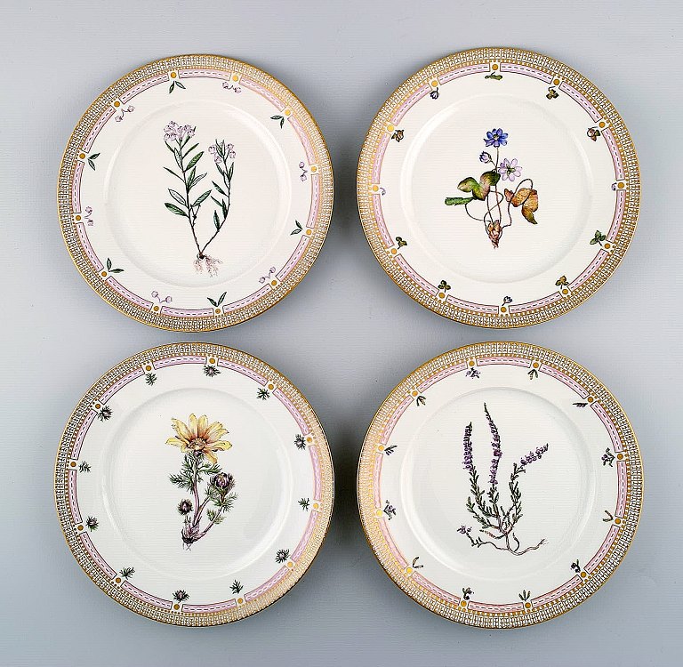 Four dinner plates in Flora Danica style.