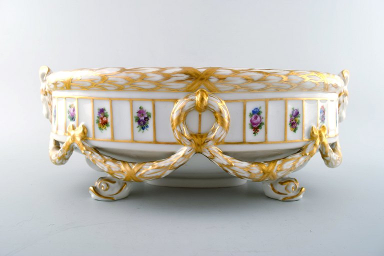 Royal Copenhagen Henriette, hand-painted porcelain with gold. 
Very rare and large bowl with Rams, 444/11532.