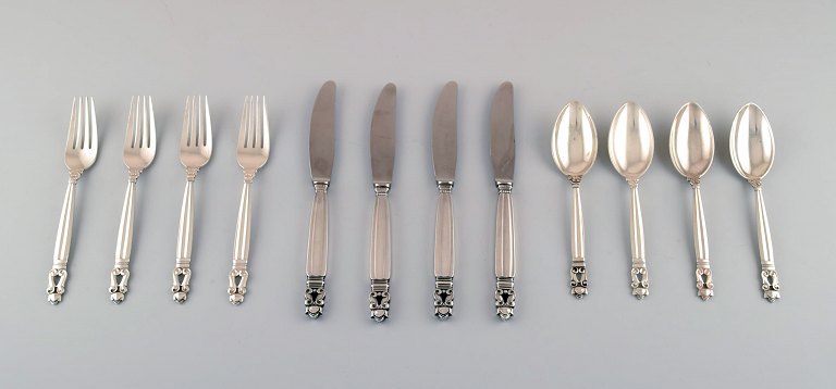 Georg Jensen "Acorn" Complete dinner service for 4 in sterling silver.
Designer: Johan Rohde.