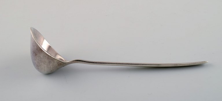 Georg Jensen Sterlingsølv Cypress sovseske.
