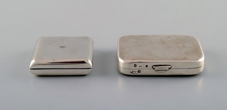 Two pill boxes in silver. One lined. Early 20th century.

