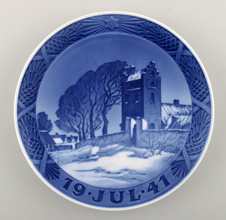 Royal Copenhagen, Christmas plate from 1941.
