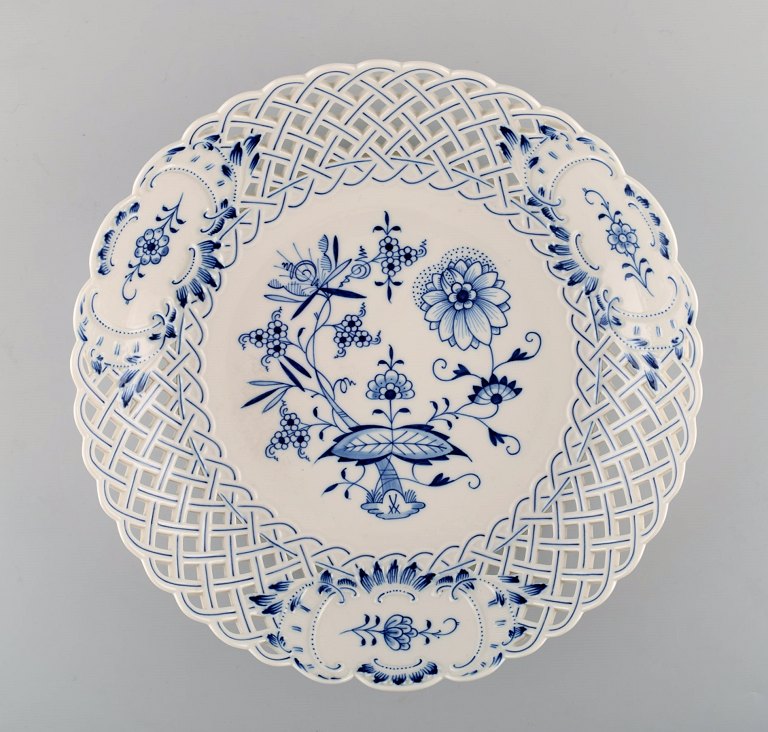 Meissen blue onion pattern pierced bowl, 20 c.
