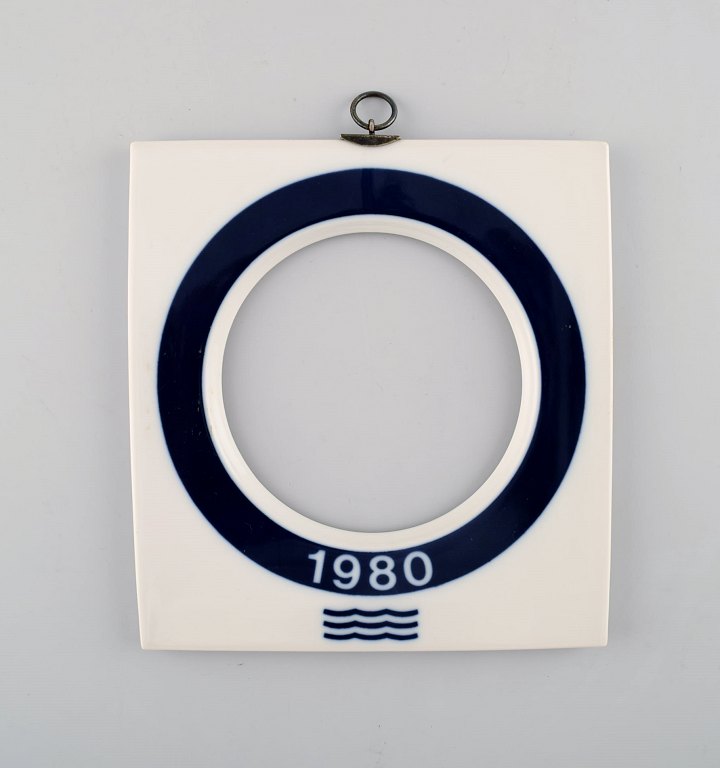 Royal Copenhagen annual frame from 1980 (large) with hanger in sterling silver 
by A. Michelsen.
