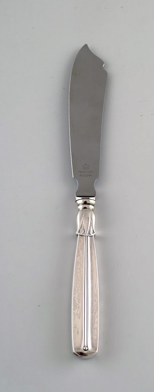 Horsens sølv. Lotus lagkagekniv i tretårnet sølv. 1954.
