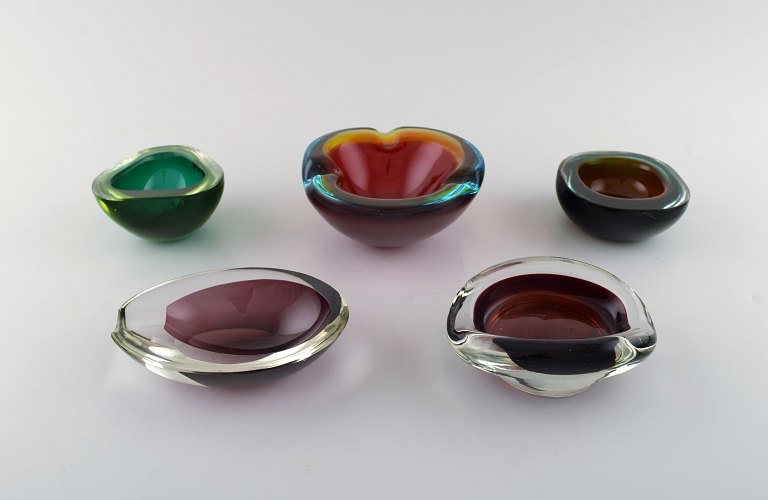 Collection of 5 "Sommerso" Murano bowls in mouth blown art glass, 1960s.
