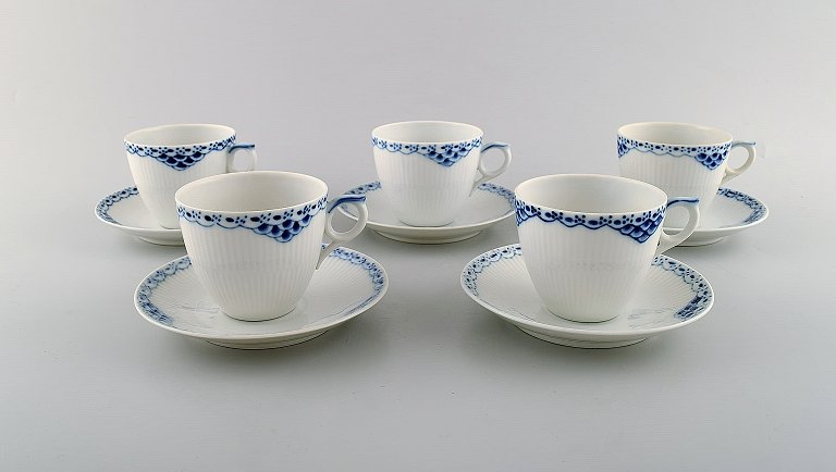 Royal Copenhagen blåmalet Prinsesse kaffekop med underkop i porcelæn. Sæt på 5 
stk.
Modelnummer 756.